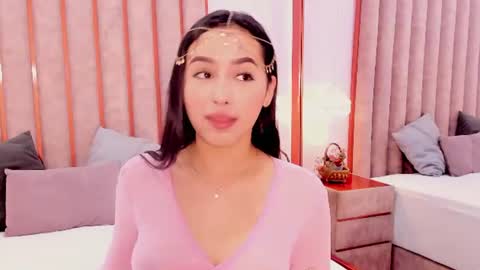 Snapshot of zoe_monrow chatting on 06-17-26, 12:18 Zoe Monrow online show from 06-17-26, 12:18