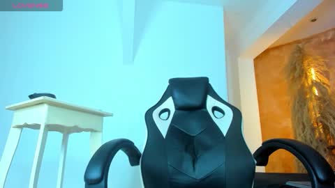 Snapshot of zoe_rose4 chatting on 09-27-25, 07:30 zoe_rose4 online show from 09-27-25, 07:30