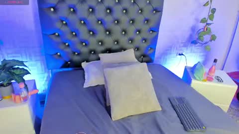 zoe_rousee_ online show from 07-23-26, 12:25