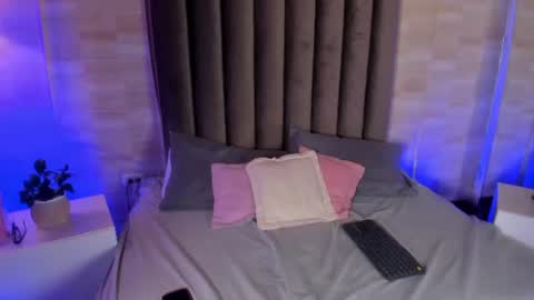 zoe_rousee_ online show from 08-06-26, 07:27