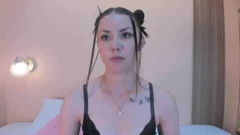 Snapshot of zoe_roux210949 chatting on 05-26-26, 03:46 Zoe online show from 05-26-26, 03:46