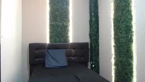 Zoe online show from 11-10-25, 06:07