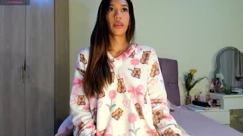 Zoe online show from 03-11-26, 12:38