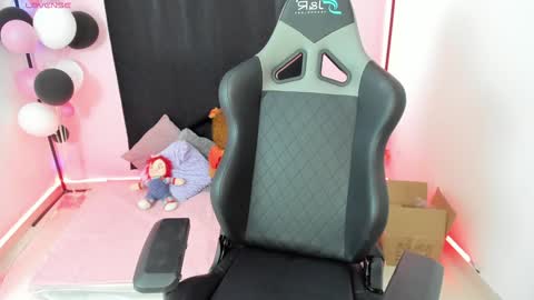 zoe_sullivan_ online show from 12-15-24, 01:00