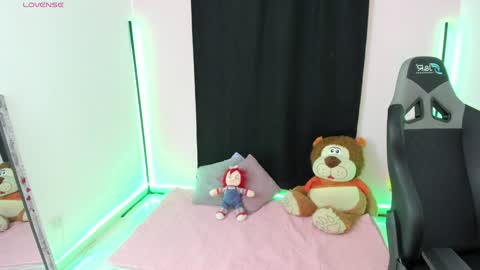 zoe_sullivan_ online show from 12-28-24, 09:31