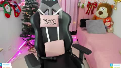 zoe_sullivan_ online show from 11-18-25, 09:58