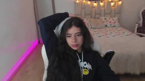 Zoe online show from 03-11-25, 05:35