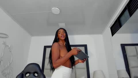 Zoecarrter online show from 10-06-25, 08:06