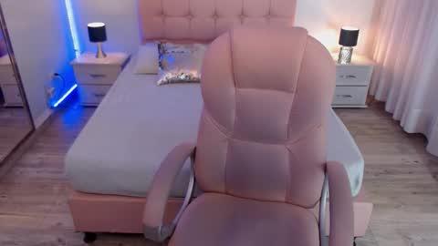 zoe online show from 11-11-25, 03:06