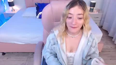 Snapshot of zoee_joness chatting on 06-30-26, 02:56 zoe online show from 06-30-26, 02:56