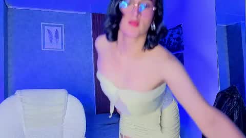Snapshot of zoee_kiss_ chatting on 05-31-26, 06:10 ZOE online show from 05-31-26, 06:10