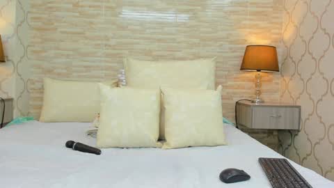 ZoeeSmitth online show from 12-16-24, 12:06