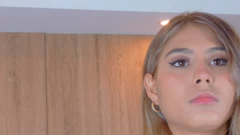 Snapshot of zoehangel chatting on 05-10-26, 01:05 Zoe online show from 05-10-26, 01:05