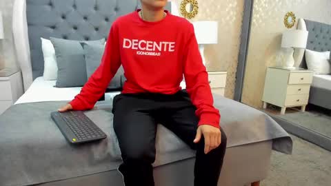 Zoe Krug online show from 09-18-25, 12:40