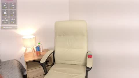 Snapshot of zoemoon1 chatting on 06-26-26, 03:33 zoemoon1 online show from 06-26-26, 03:33