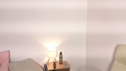 Snapshot of zoemoon1 chatting on 07-10-26, 04:39 zoemoon1 online show from 07-10-26, 04:39