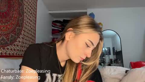 zoepleasing online show from 10-11-25, 12:54