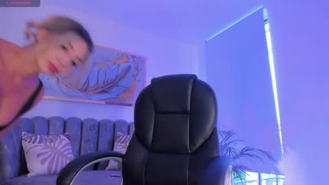 Zoe Presley  online show from 02-04-25, 09:20