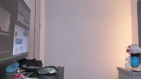 zoesmiitt online show from 06-27-26, 12:10
