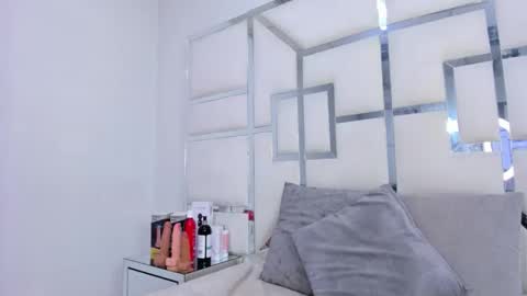 ZoeSwam online show from 12-17-25, 12:11