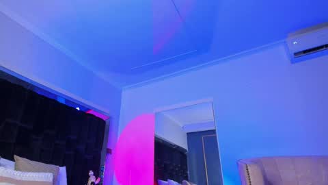 zoevidal_ online show from 03-05-25, 03:07