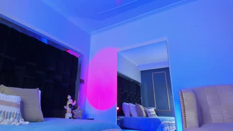 zoevidal_ online show from 03-10-25, 11:53