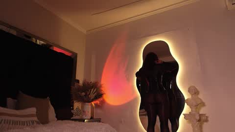 zoevidal_ online show from 10-26-25, 12:11