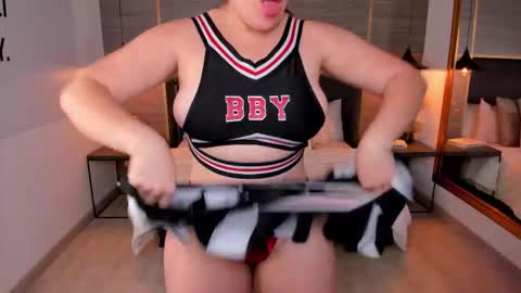 Snapshot of zoevold chatting on 02-08-26, 12:30 ZOE online show from 02-08-26, 12:30