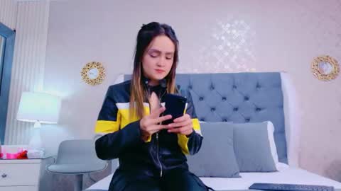 Snapshot of zoewilliis chatting on 06-19-26, 11:14 ZoeWilliis online show from 06-19-26, 11:14