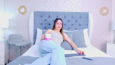 Snapshot of zoewilliis chatting on 06-22-26, 11:07 ZoeWilliis online show from 06-22-26, 11:07