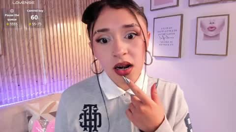Snapshot of zoey_monroe_ chatting on 04-03-26, 01:20 Zoey online show from 04-03-26, 01:20