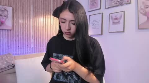 Snapshot of zoey_monroe_ chatting on 04-14-26, 01:06 Zoey online show from 04-14-26, 01:06