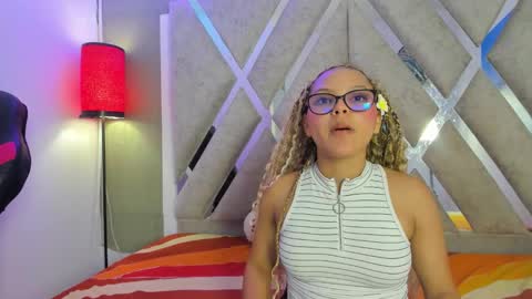 Snapshot of zoey_taylor27 chatting on 02-06-26, 03:48 Zoey online show from 02-06-26, 03:48