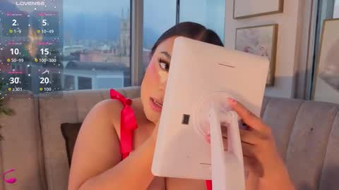 zoey thommpson online show from 10-22-25, 07:35