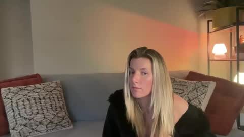 Zoeydanner online show from 02-12-26, 11:33