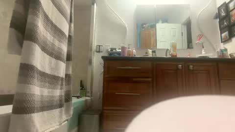 Snapshot of zoeyportland chatting on 07-23-26, 03:32 Zoey Portland online show from 07-23-26, 03:32