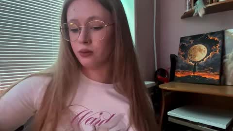 Snapshot of zofiahoetger chatting on 02-19-26, 08:10 Lisa online show from 02-19-26, 08:10