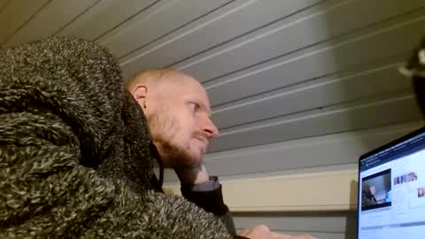 Snapshot of zolexthomas chatting on 12-23-24, 05:22 zolexthomas online show from 12-23-24, 05:22