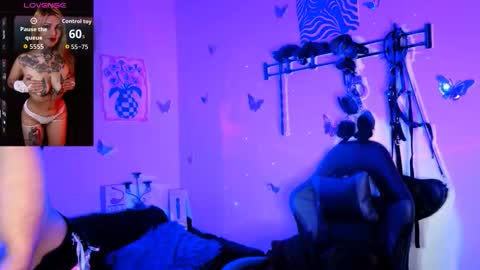 Snapshot of zooee_01 chatting on 03-25-26, 05:57 Zoee online show from 03-25-26, 05:57