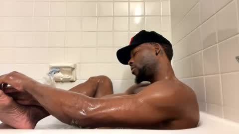 Snapshot of zoom_19xx chatting on 06-18-26, 01:06 YOU NASTY online show from 06-18-26, 01:06