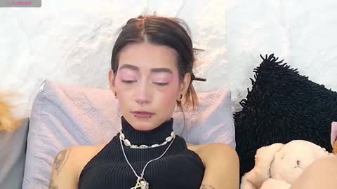 Violeta online show from 11-24-25, 04:51