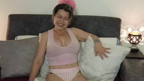 Snapshot of zuly_zahir_01 chatting on 06-01-26, 10:44 zuly goode online show from 06-01-26, 10:44