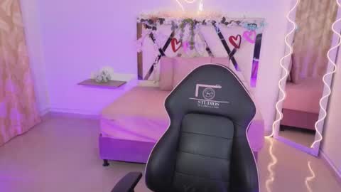 ZURY   online show from 11-06-25, 11:44