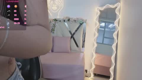 Snapshot of zury_tay chatting on 04-21-26, 11:38 ZURY online show from 04-21-26, 11:38