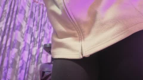 Snapshot of zury_tay chatting on 04-26-26, 03:26 ZURY online show from 04-26-26, 03:26