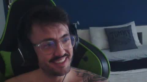 Snapshot of zusta10 chatting on 11-18-25, 12:42 zusta10 online show from 11-18-25, 12:42