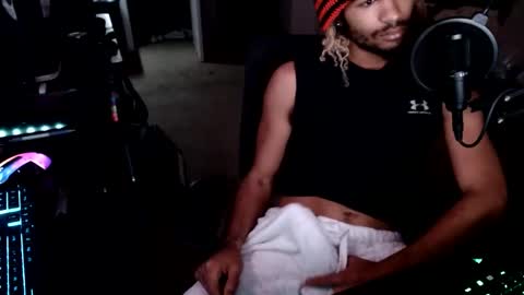 Snapshot of zylr chatting on 10-25-25, 07:05 mixedtwinklol online show from 10-25-25, 07:05