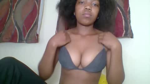 zyraelle_01 online show from 04-21-26, 02:51