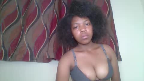 zyraelle_01 online show from 04-23-26, 01:35