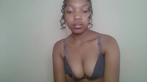 zyraelle_01 online show from 05-14-26, 10:55